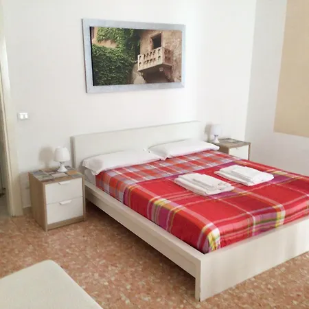 A Due Passi Da Giulietta-casa Capuleti *